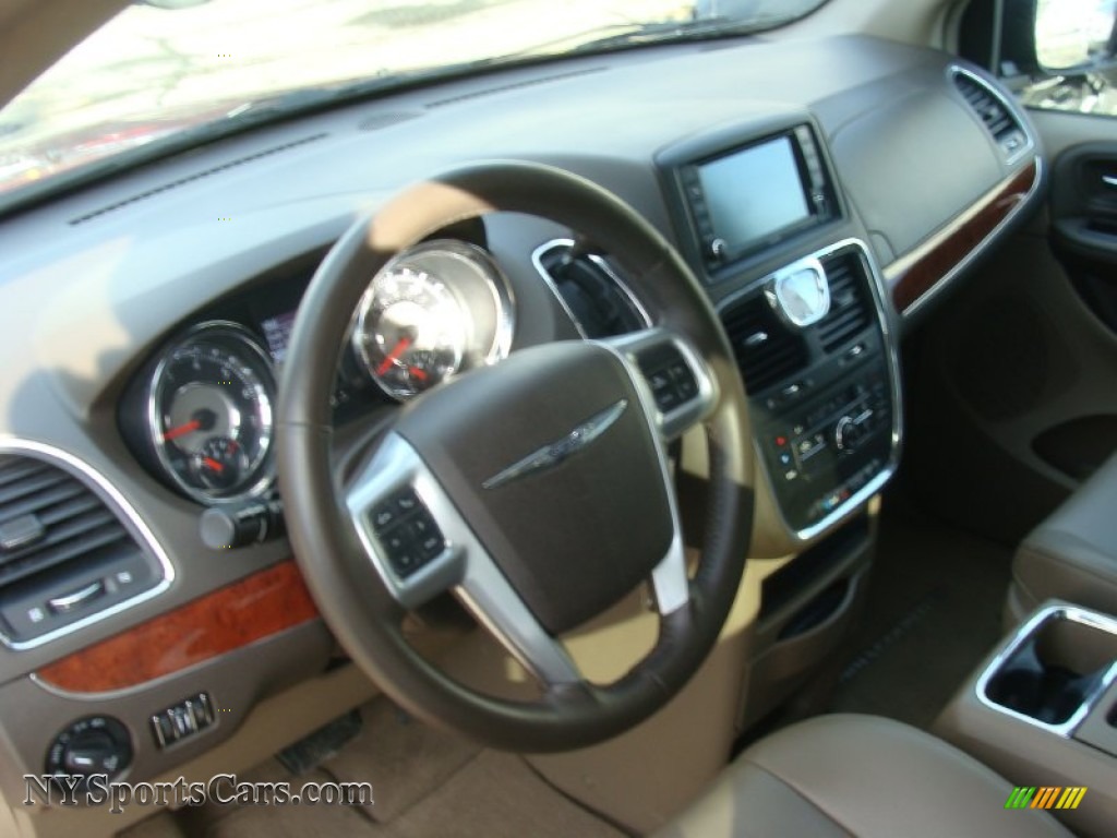 2013 Town & Country Touring - Deep Cherry Red Crystal Pearl / Dark Frost Beige/Medium Frost Beige photo #9