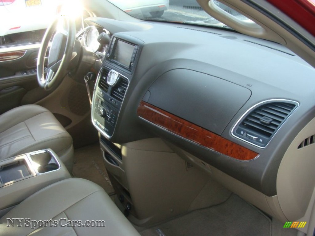 2013 Town & Country Touring - Deep Cherry Red Crystal Pearl / Dark Frost Beige/Medium Frost Beige photo #23