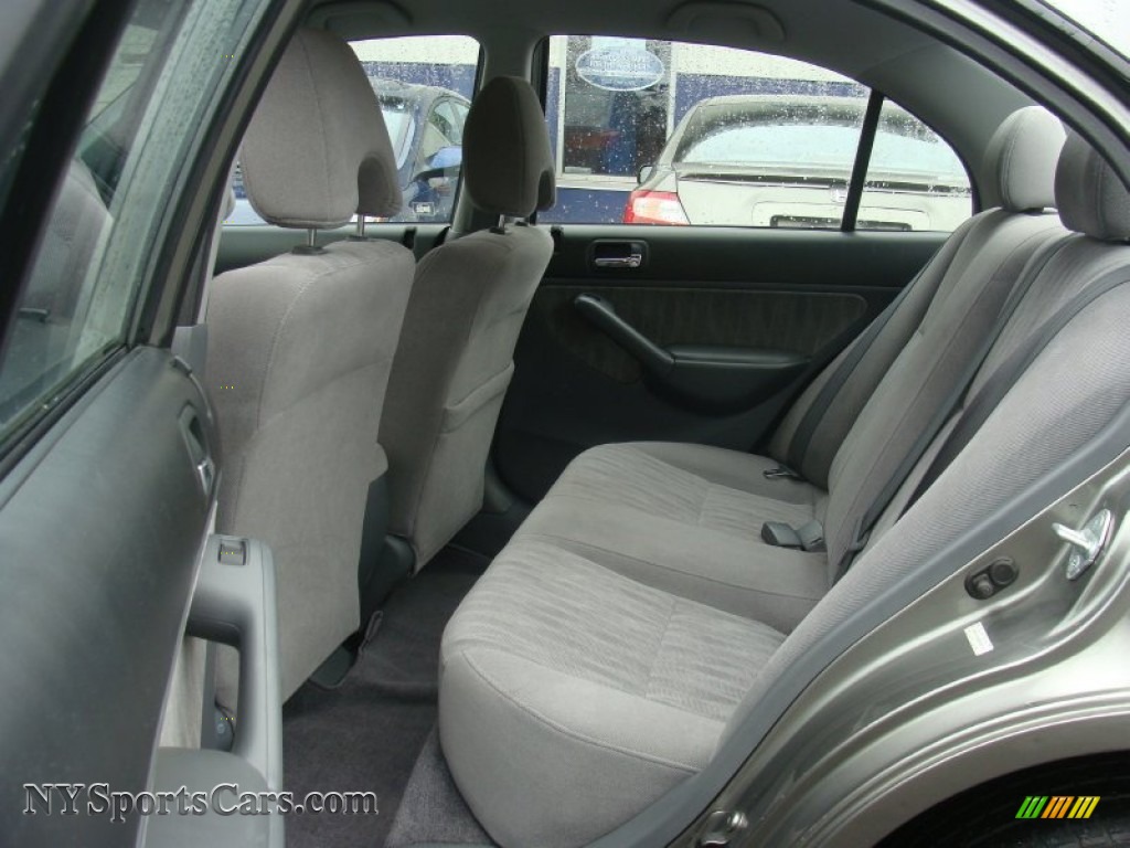 2005 Civic LX Sedan - Magnesium Metallic / Gray photo #18