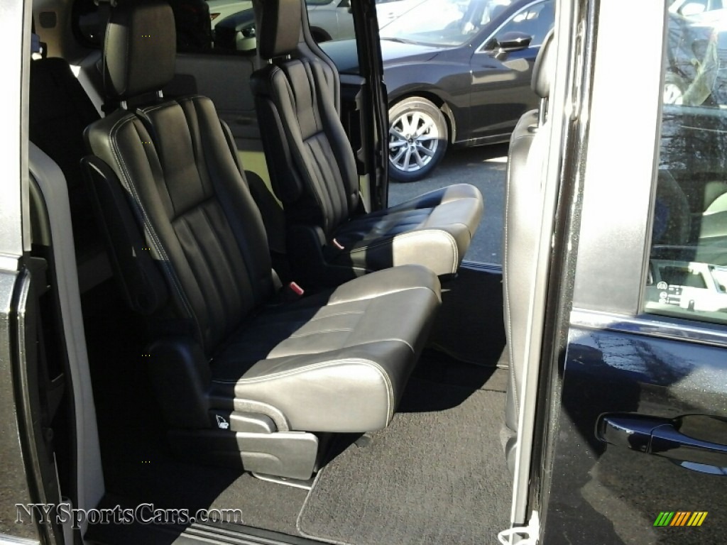 2015 Town & Country Touring - Brilliant Black Crystal Pearl / Black/Light Graystone photo #9