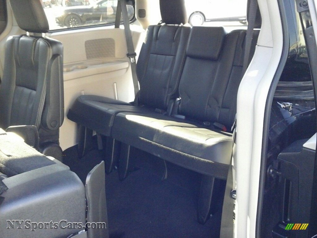 2015 Town & Country Touring - Brilliant Black Crystal Pearl / Black/Light Graystone photo #10