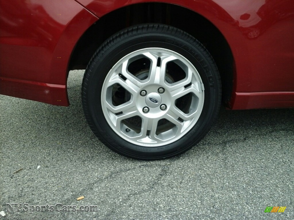 2010 Focus SE Coupe - Sangria Red Metallic / Charcoal Black photo #7