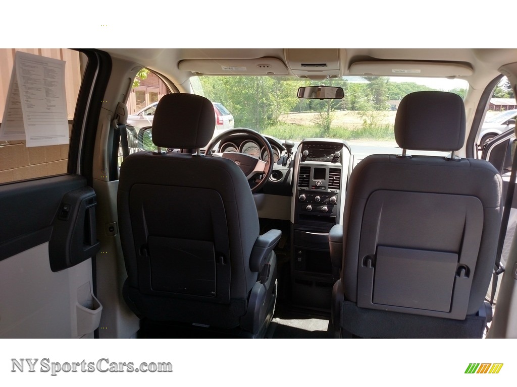 2008 Grand Caravan SXT - Bright Silver Metallic / Dark Slate/Light Shale photo #25 2008 Grand Caravan SXT - Bright Silver Metallic / Dark Slate/Light Shale photo #25