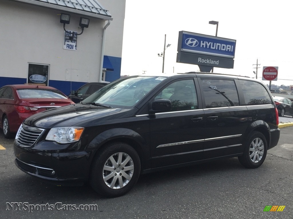 Brilliant Black Crystal Pearl / Black/Light Graystone Chrysler Town & Country Touring