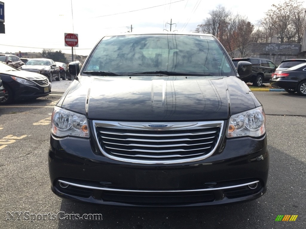 2016 Town & Country Touring - Brilliant Black Crystal Pearl / Black/Light Graystone photo #2