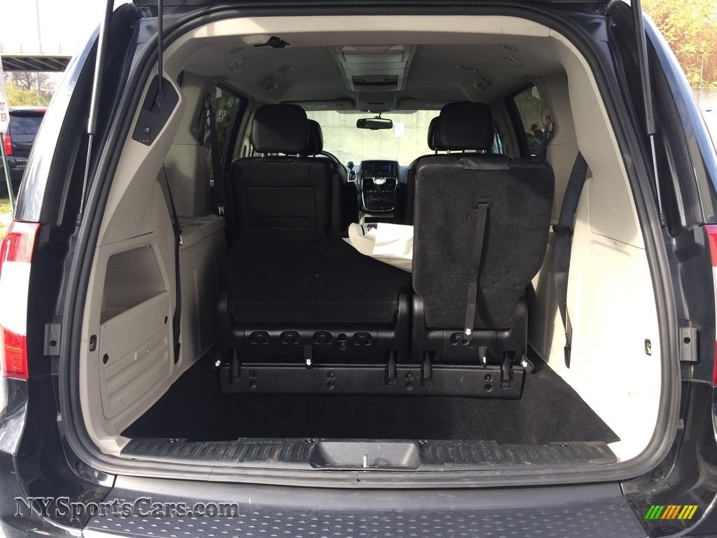2016 Town & Country Touring - Brilliant Black Crystal Pearl / Black/Light Graystone photo #20