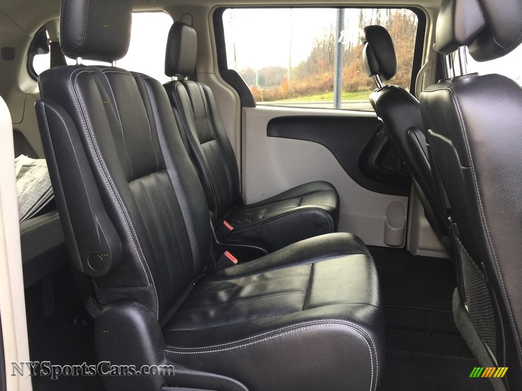 2016 Town & Country Touring - Brilliant Black Crystal Pearl / Black/Light Graystone photo #22