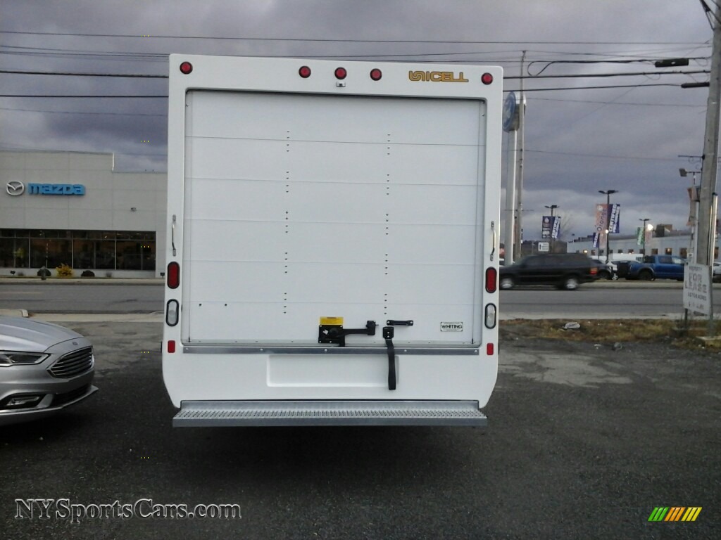 2017 E Series Cutaway E350 Cutaway Commercial Moving Truck - Oxford White / Medium Flint photo #5