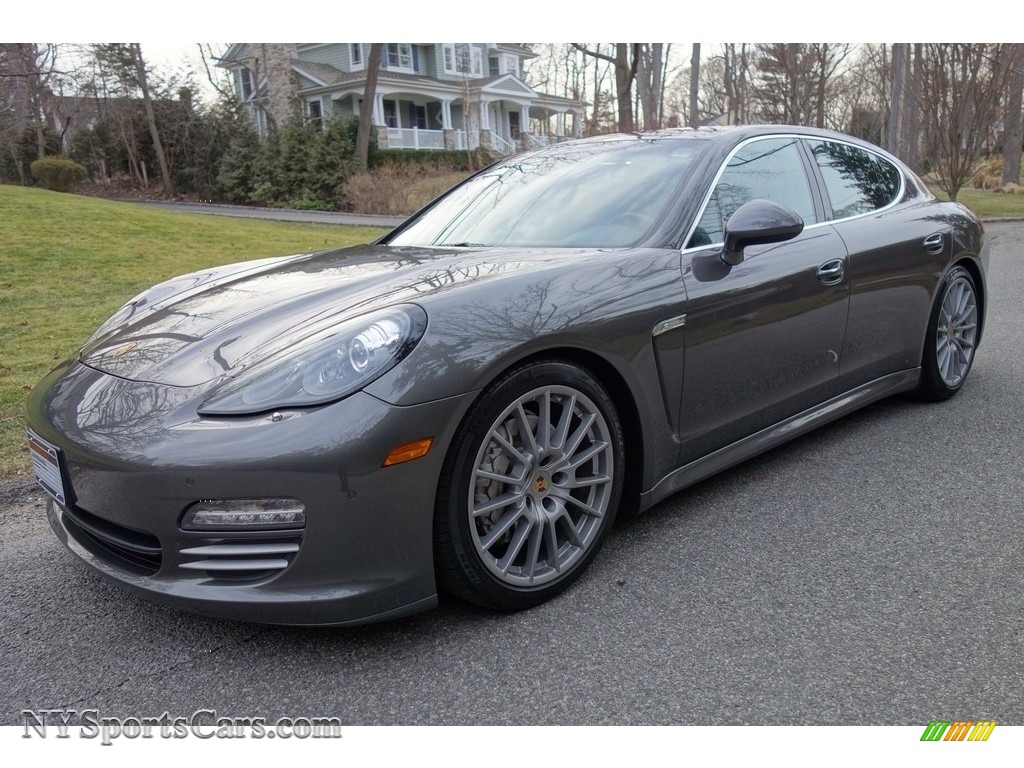 Agate Grey Metallic / Black Porsche Panamera S