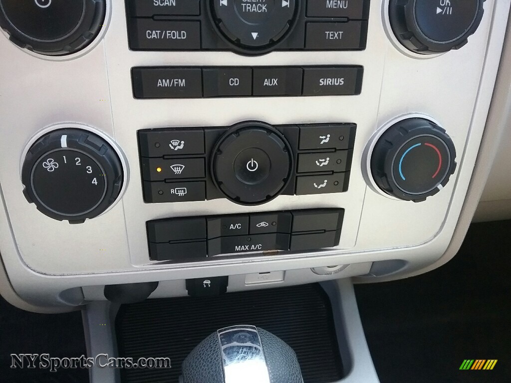 2010 Mariner V6 4WD - White Suede / Black photo #16