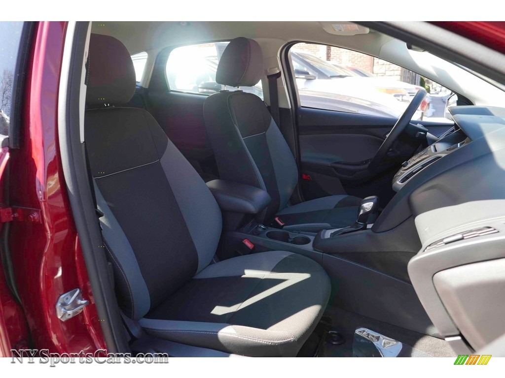 2014 Focus SE Hatchback - Ruby Red / Charcoal Black photo #15