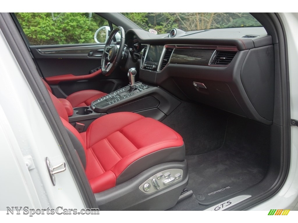 2017 Macan GTS - Carrara White Metallic / Black/Garnet Red photo #19 2017 Macan GTS - Carrara White Metallic / Black/Garnet Red photo #19