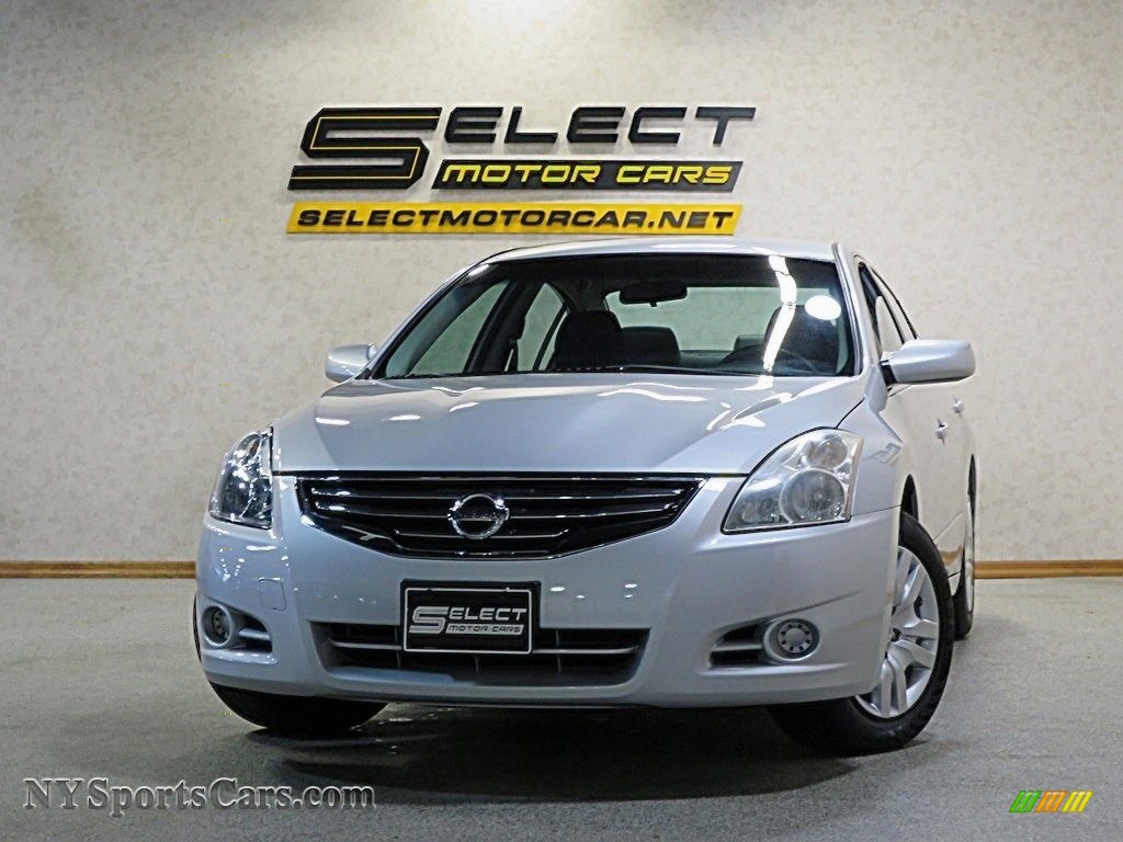 Brilliant Silver / Charcoal Nissan Altima 2.5 S