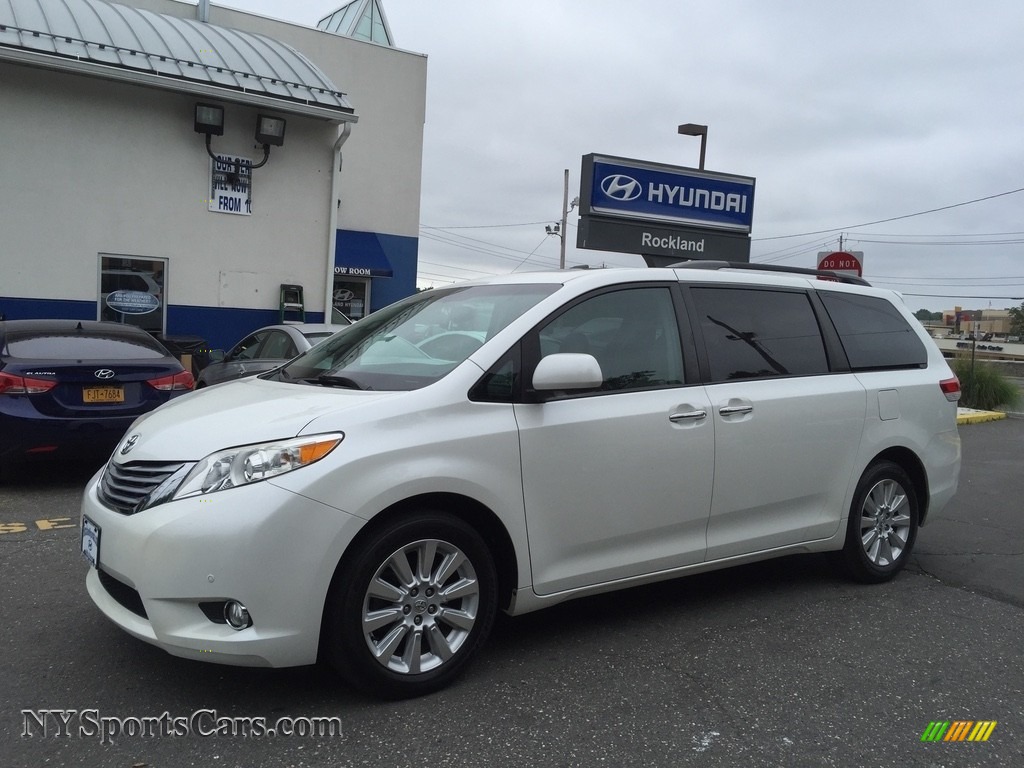 Blizzard White Pearl / Light Gray Toyota Sienna Limited AWD