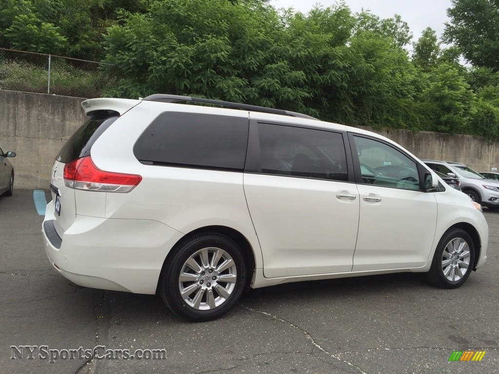 2011 Sienna Limited AWD - Blizzard White Pearl / Light Gray photo #4