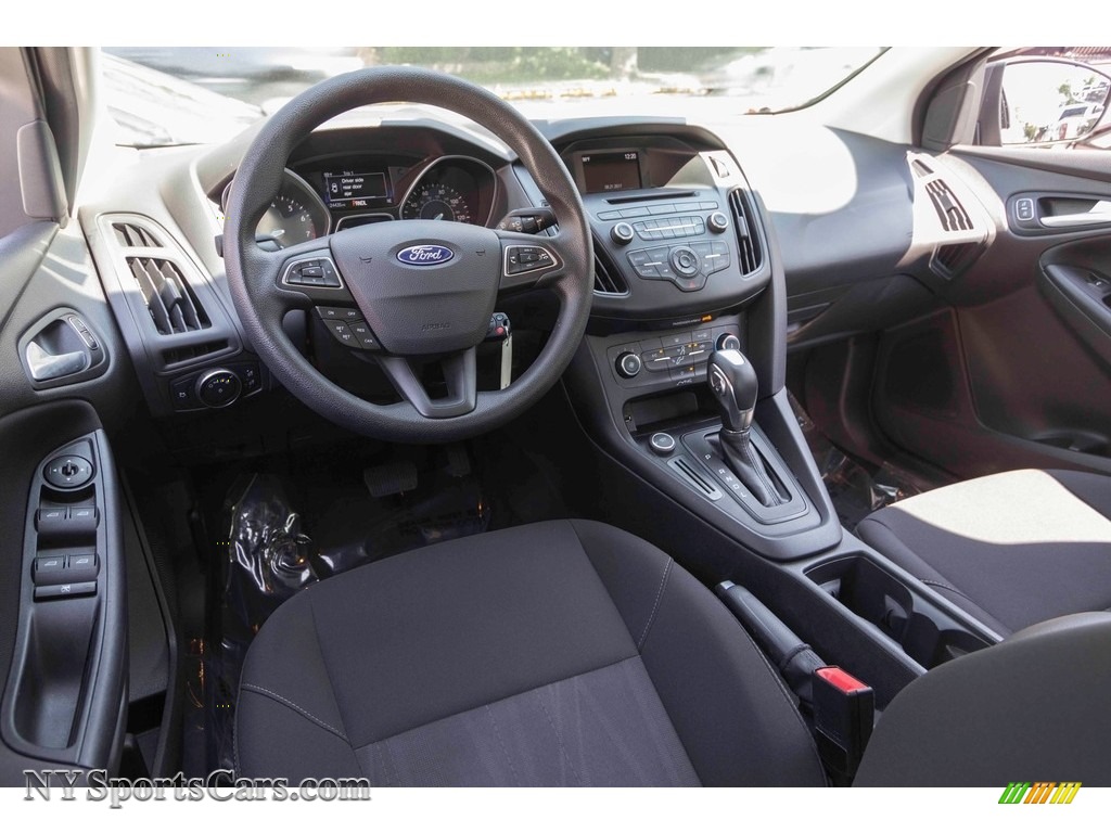 2015 Focus SE Sedan - Magnetic Metallic / Charcoal Black photo #12