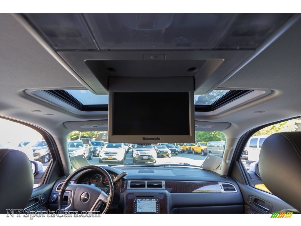 2010 Yukon Denali AWD - Pure Silver Metallic / Ebony photo #24 2010 Yukon Denali AWD - Pure Silver Metallic / Ebony photo #24