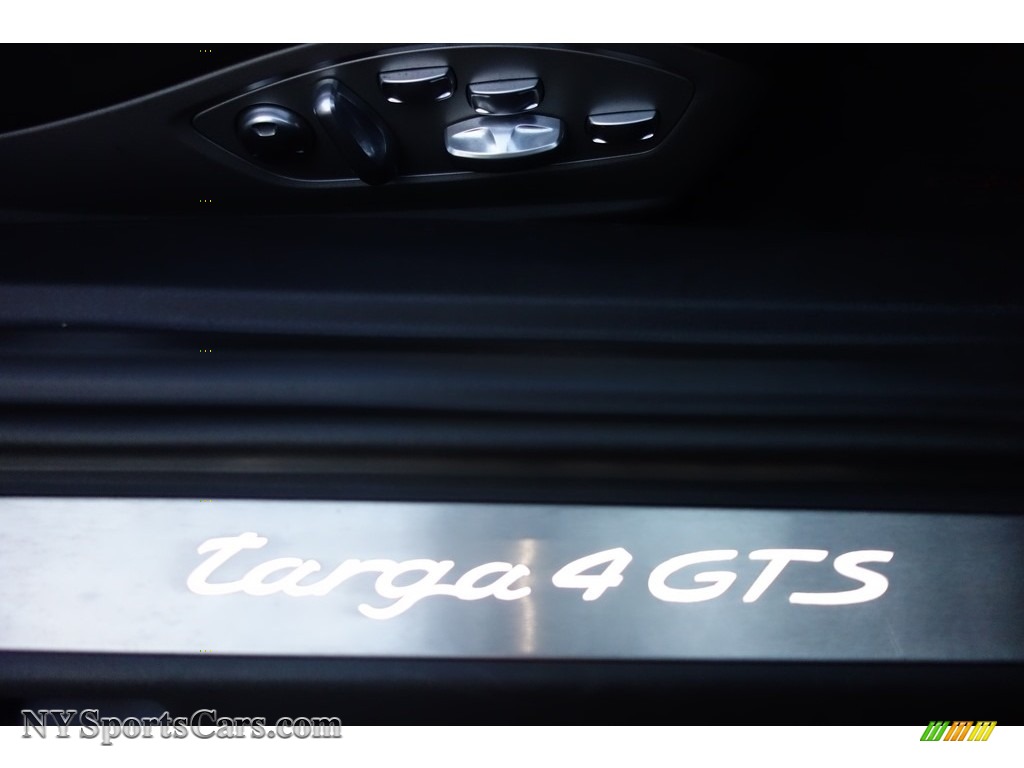 2016 911 Targa 4 GTS - Jet Black Metallic / Black photo #22