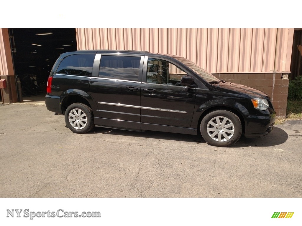 2016 Town & Country Touring - Brilliant Black Crystal Pearl / Black/Light Graystone photo #4