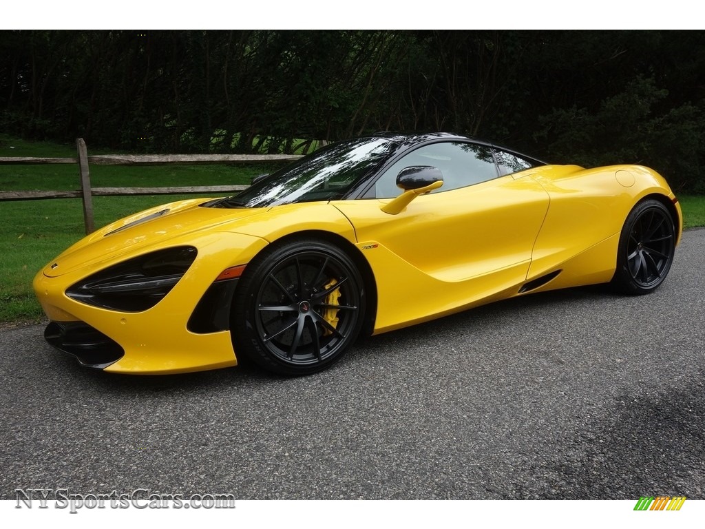Volcano Yellow / Black McLaren 720S Performance