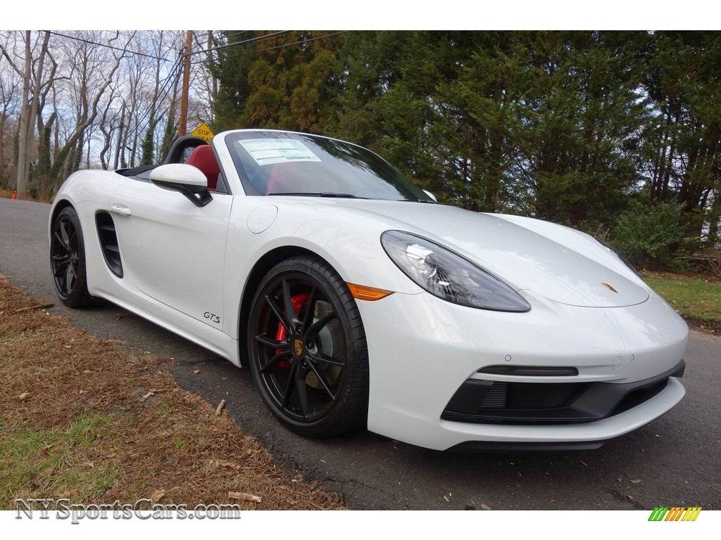 White / Black/Bordeaux Red Porsche 718 Boxster GTS