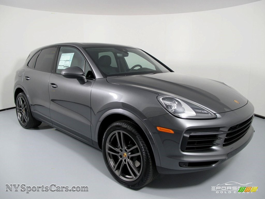 Quartzite Grey Metallic / Black Porsche Cayenne 