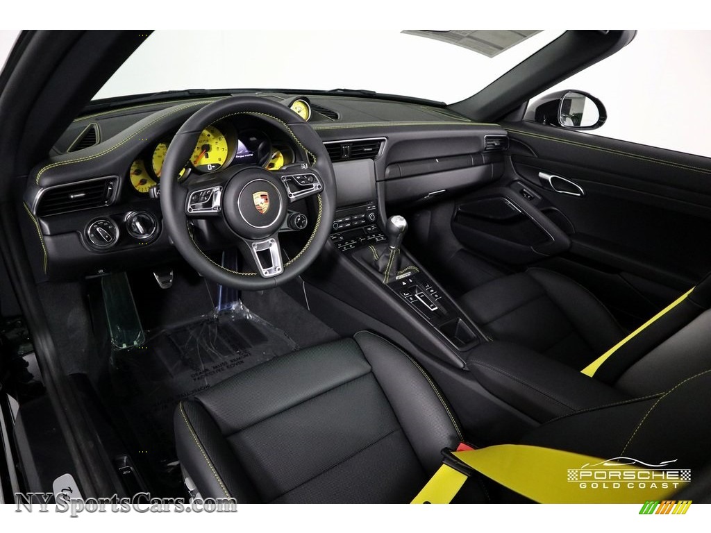 2019 911 Targa 4 GTS - Black / Black photo #20