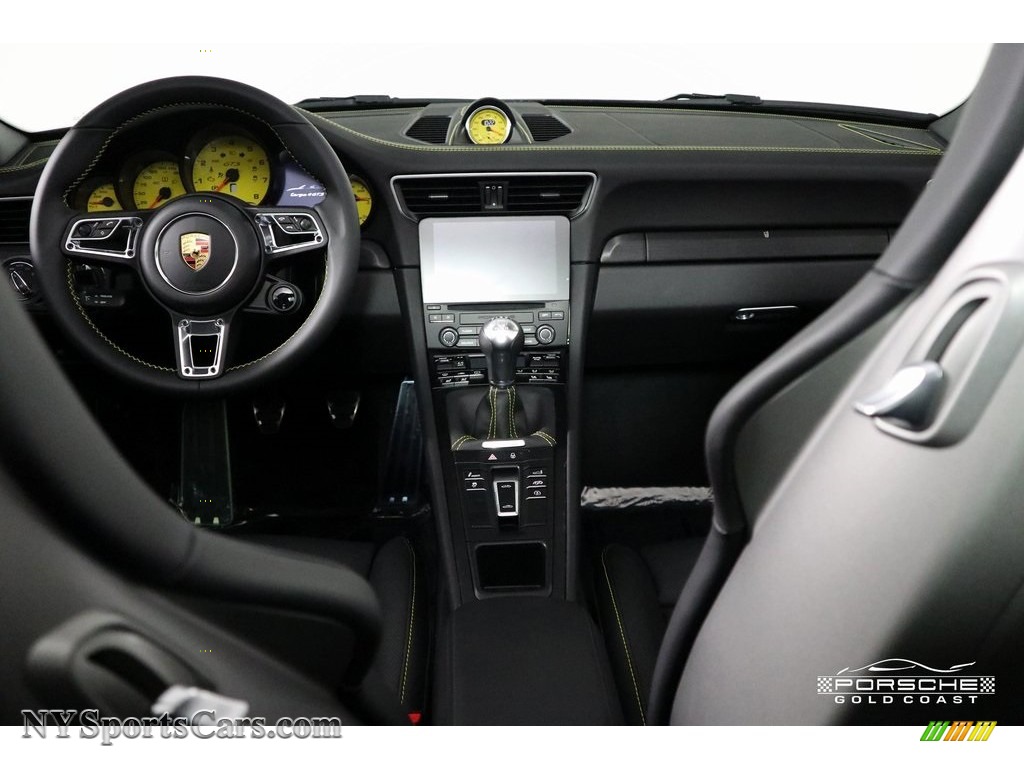 2019 911 Targa 4 GTS - Black / Black photo #22