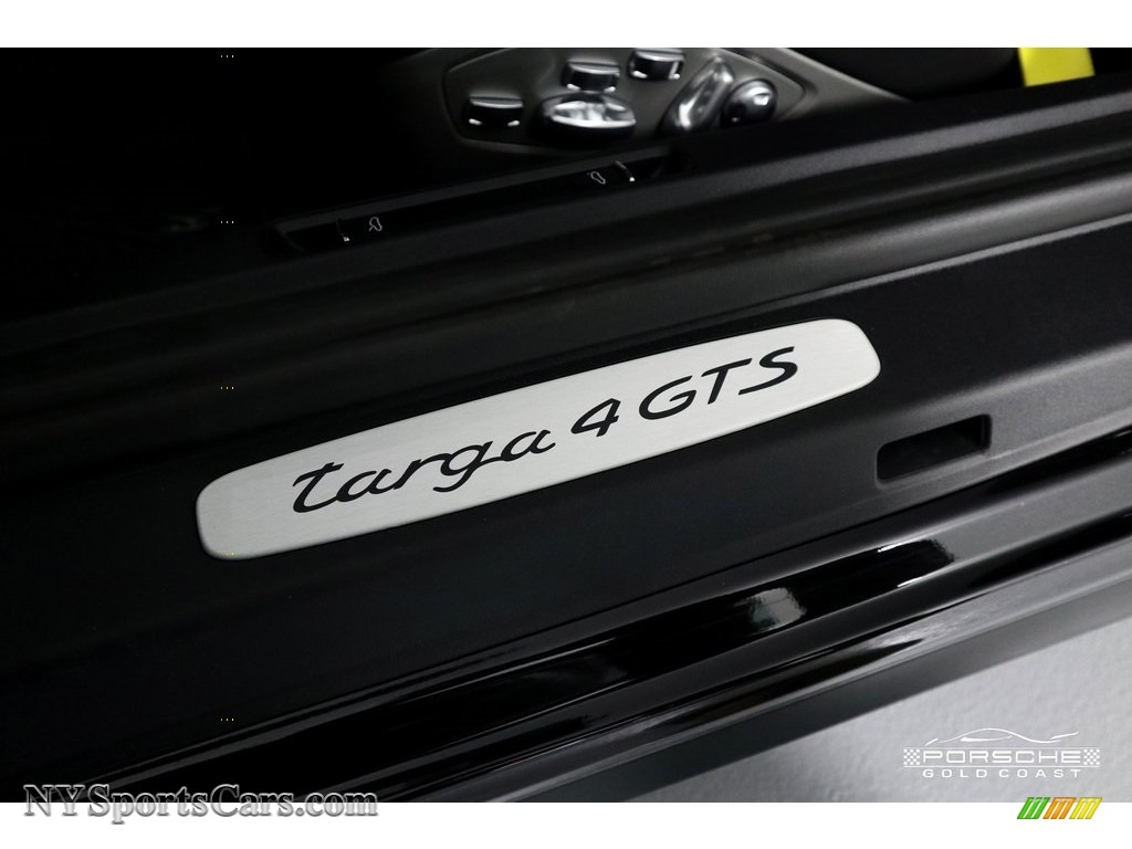 2019 911 Targa 4 GTS - Black / Black photo #30
