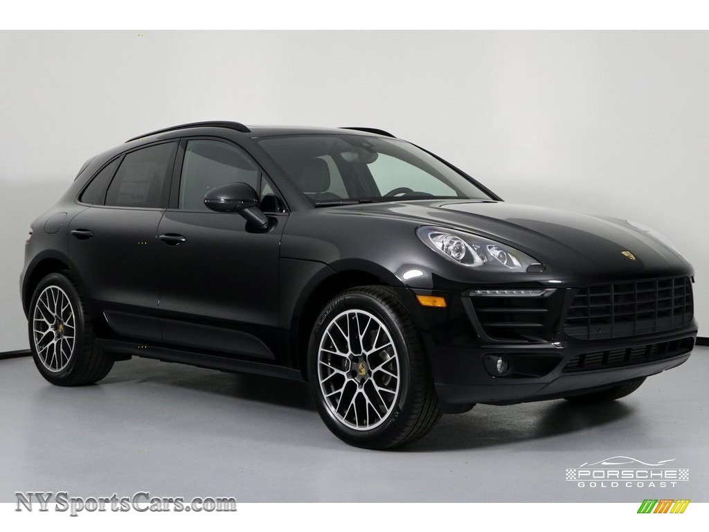 Black / Black Porsche Macan Sport Edition