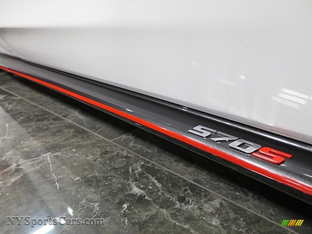 2019 570S Coupe - Silica White / Jet Black/Apex Red photo #15