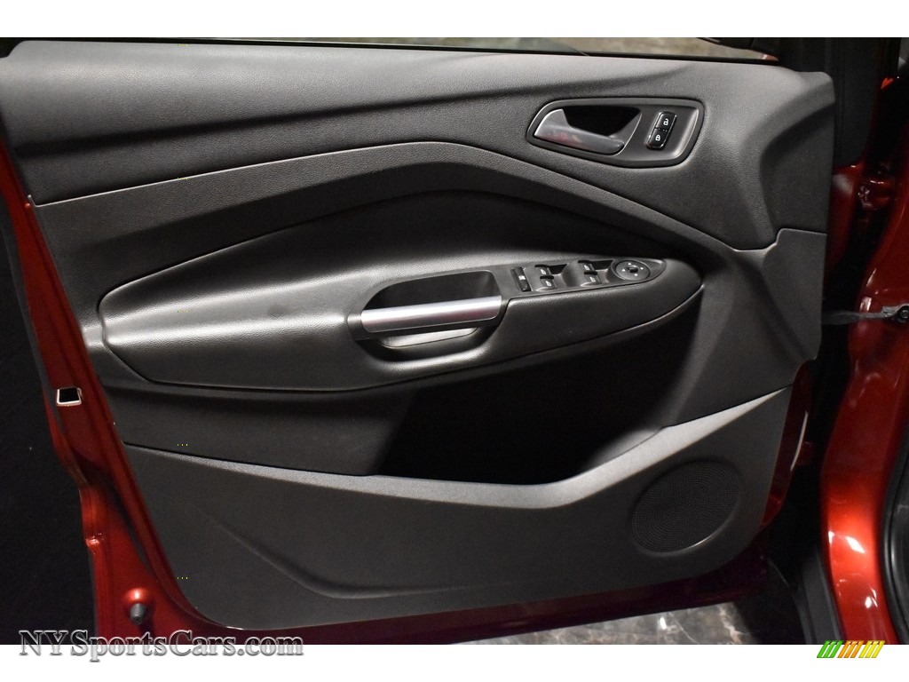 2015 Escape SE 4WD - Ruby Red Metallic / Charcoal Black photo #16