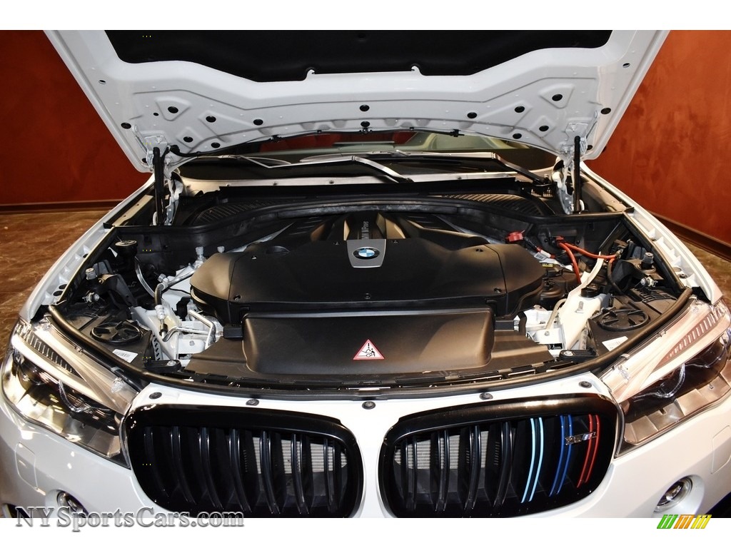 2017 X5 M xDrive - Mineral White Metallic / Mugello Red photo #22 2017 X5 M xDrive - Mineral White Metallic / Mugello Red photo #22