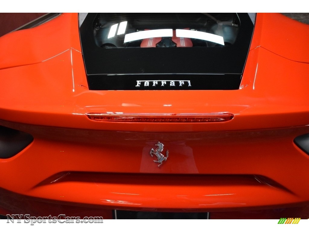 2018 488 GTB  - Rosso Corsa (Red) / Crema photo #7