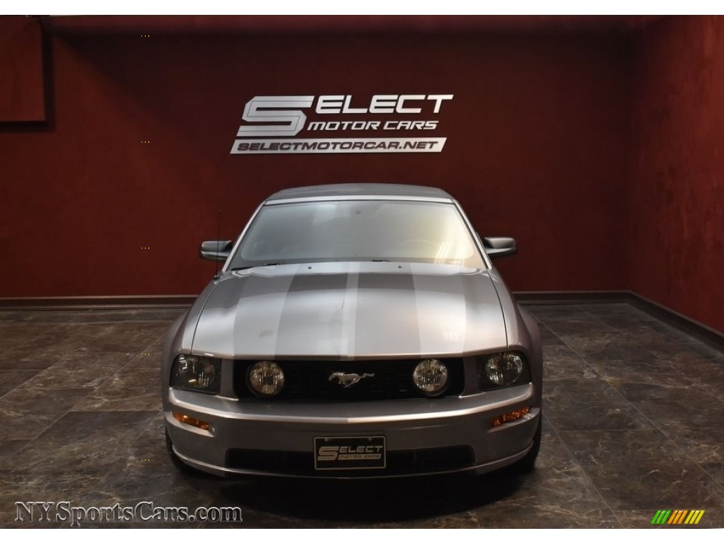 2006 Mustang GT Premium Convertible - Tungsten Grey Metallic / Red/Dark Charcoal photo #2