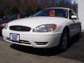 Ford Taurus SE Sedan in Vibrant White
