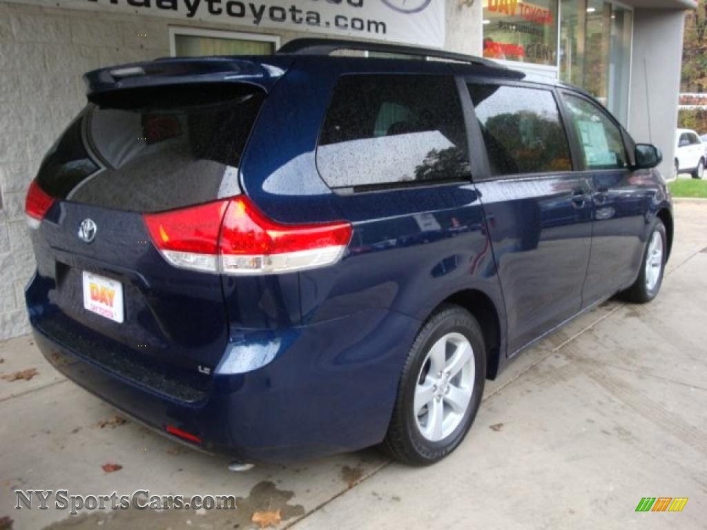 2011 toyota sienna le options #7