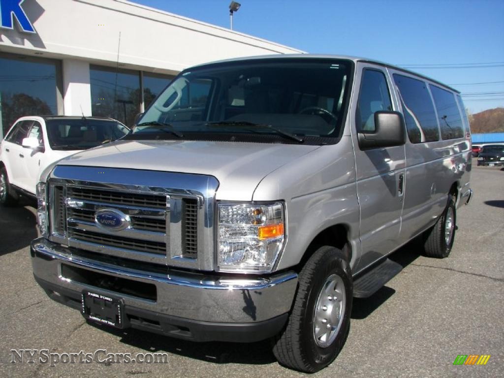 Ingot Silver Metallic / Medium Flint Ford E Series Van E350 XLT Passenger Extended