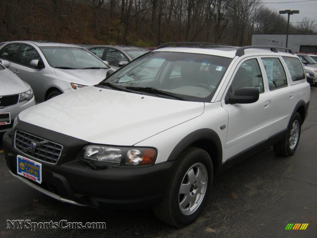 2004 Volvo XC70 AWD in Ice White photo #16 - 147667 ...