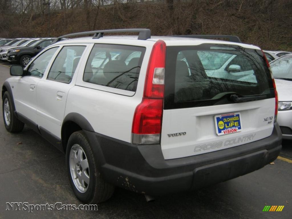 2004 Volvo XC70 AWD in Ice White photo #16 - 147667 ...