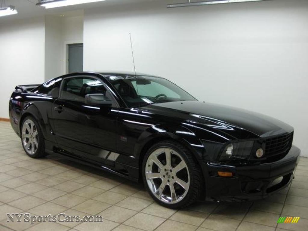 Ford Mustang v 2005 черный