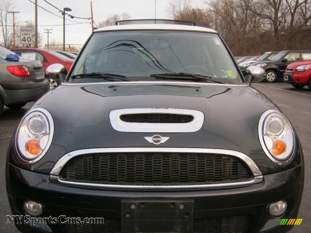 2007 Mini Cooper S Hardtop in Astro Black Metallic photo ...