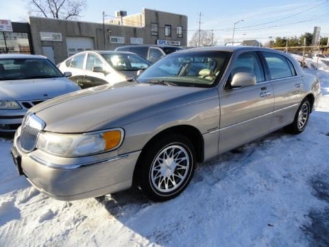Light Parchment Gold Metallic 2001 Lincoln Town Car Signature