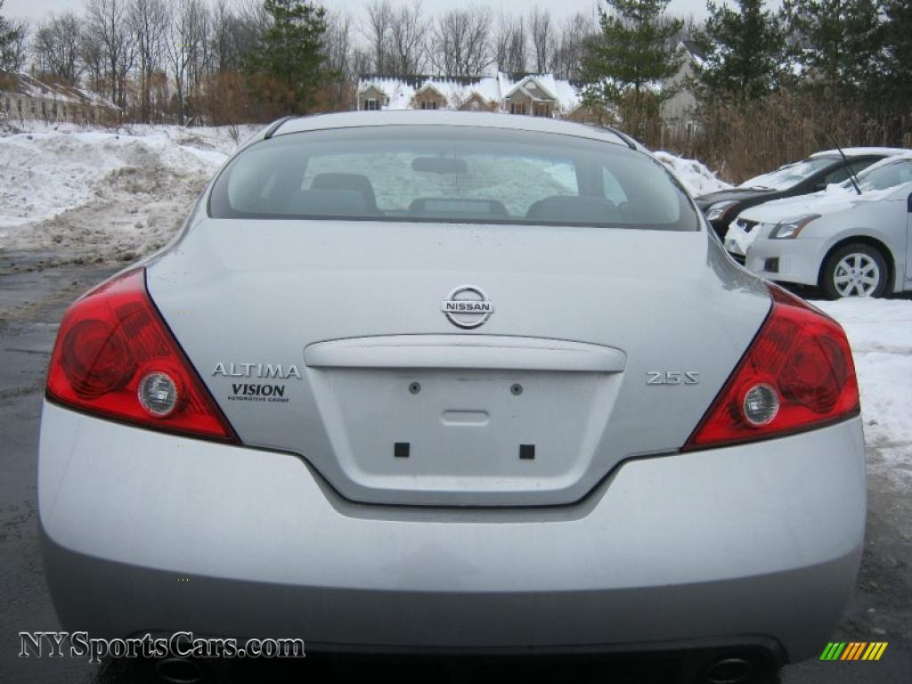 2008 Altima 2.5 S Coupe - Radiant Silver Metallic / Charcoal photo #16