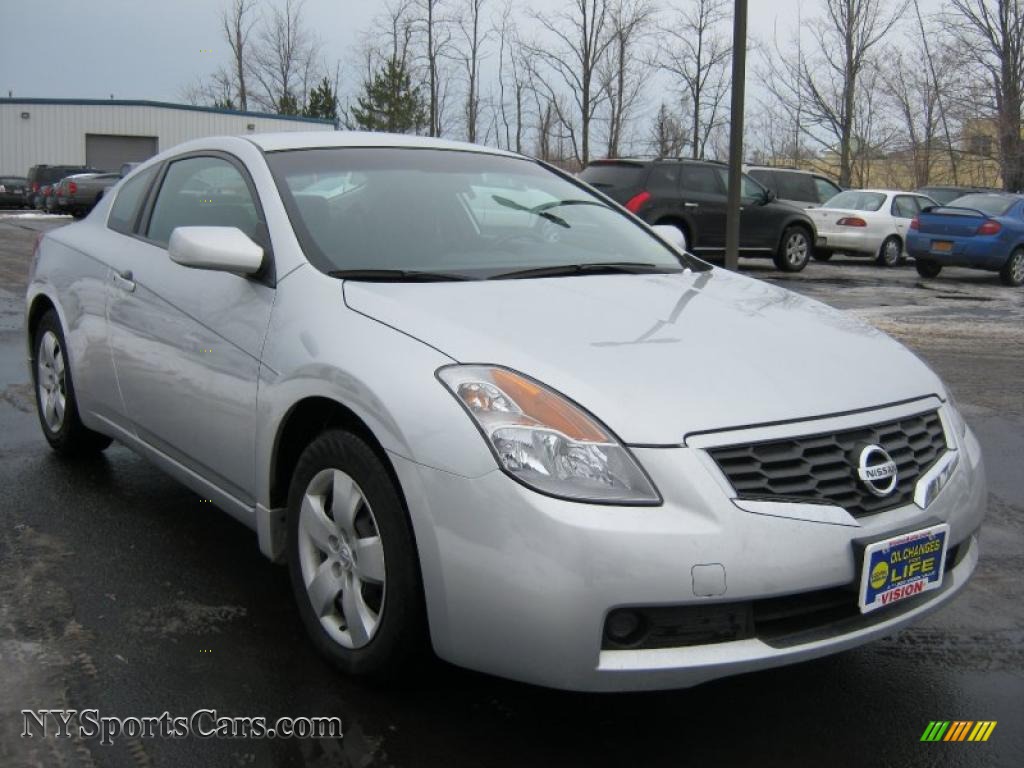 2008 Altima 2.5 S Coupe - Radiant Silver Metallic / Charcoal photo #17