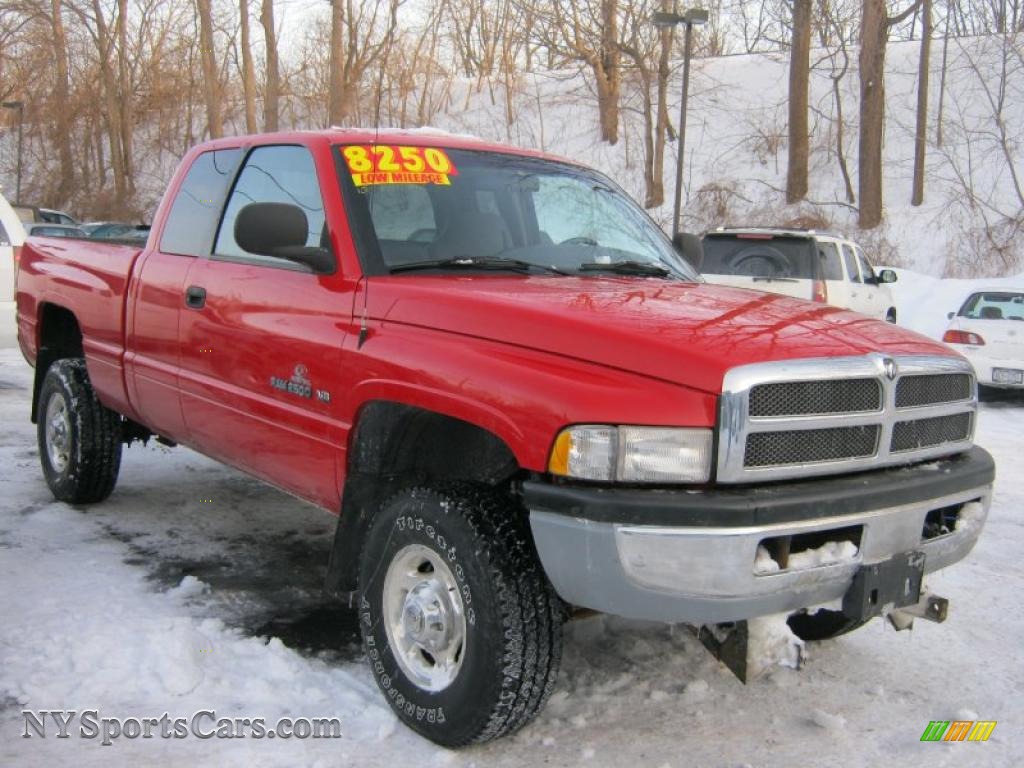2000 Ram 2500 ST Extended Cab 4x4 - Flame Red / Mist Gray photo #13