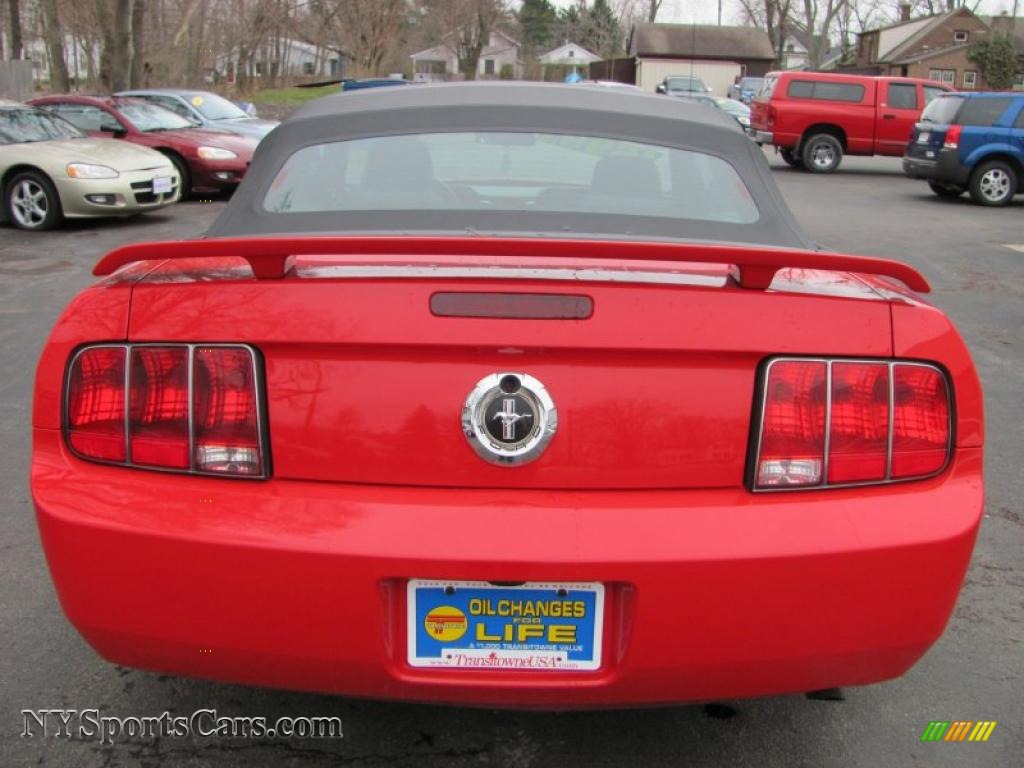 2006 Mustang V6 Premium Convertible - Torch Red / Dark Charcoal photo #15