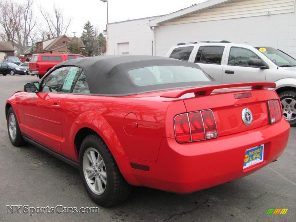 2006 Mustang V6 Premium Convertible - Torch Red / Dark Charcoal photo #16