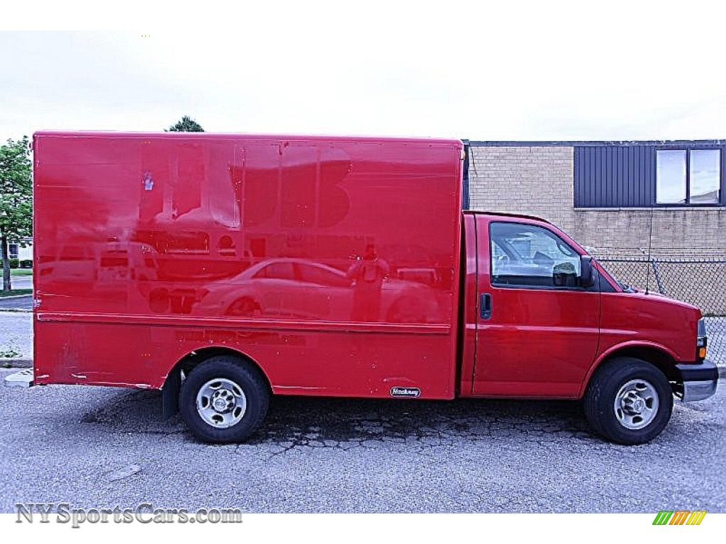 2005 Chevrolet Express 3500 Cutaway Moving Van in Victory Red photo 2