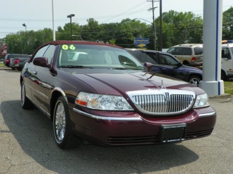 Dark Cherry Metallic 2006 Lincoln Town Car Designer Series